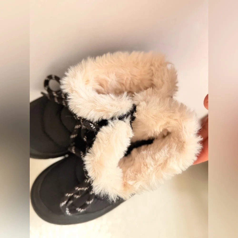 Zara Toddler Zara quilted boots size 29  5US in black gentle used